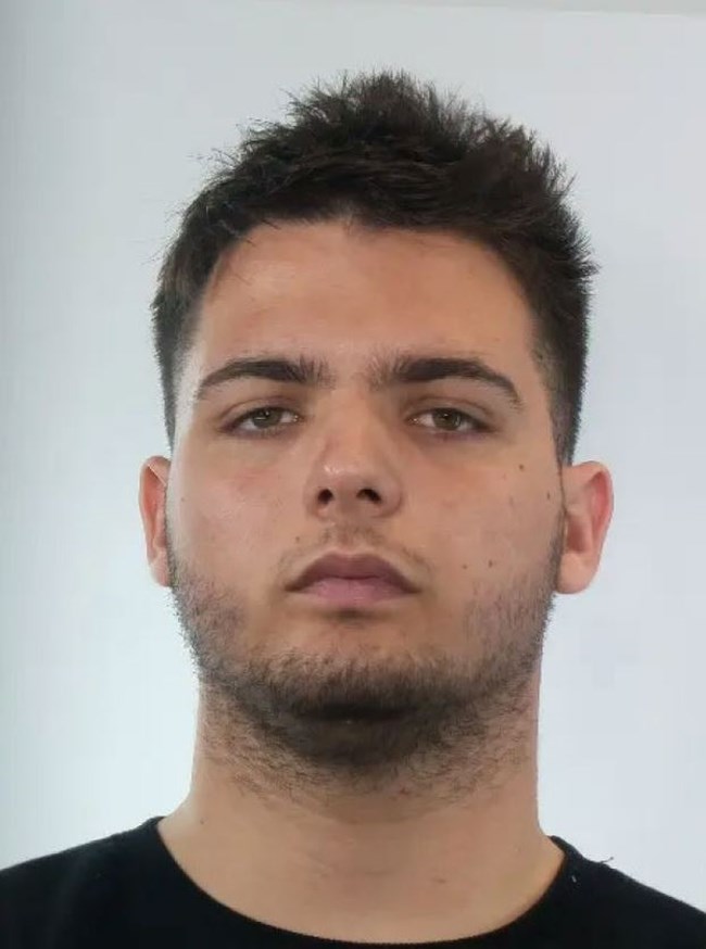 Αυτός είναι ο 20χρονος θείος που ασελγούσε στα ανίψια του μαζί με τον 40χρονο σύντροφό του [εικόνες]