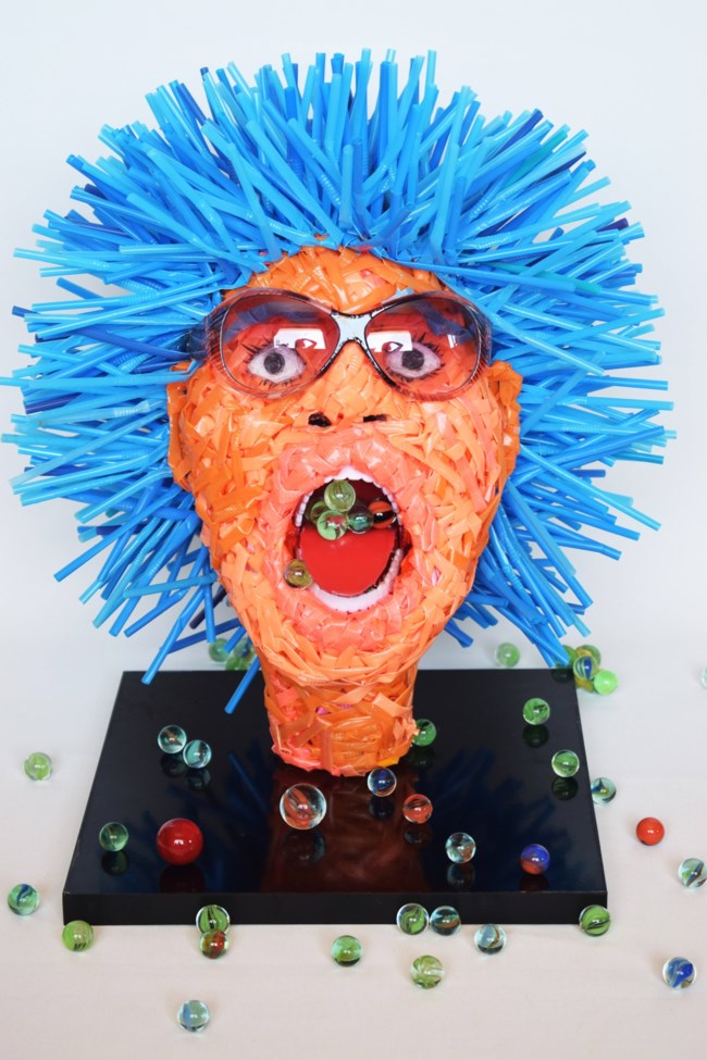 "Οι άνθρωποί μου" - Η τέχνη της επανάχρησης Εικαστική Έκθεση της Δόξας Γεωργοπούλου