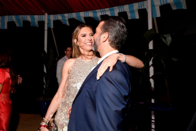 Ξεφάντωσαν στον ινδικό γάμο της χρονιάς ο γιος του Τραμπ, Ντον Τζούνιορ και η λαμπερή ξανθιά σύντροφός του