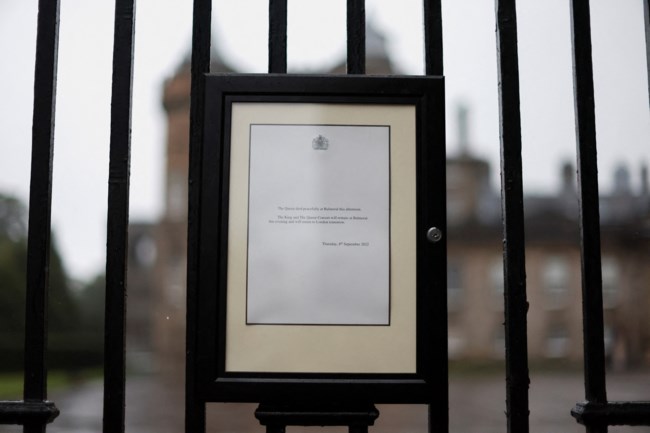 Holyroodhouse: Συγκίνηση στην επίσημη κατοικία της Ελισάβετ στο Εδιμβούργο - "Όταν το έμαθα, ένιωσα χαμένος"