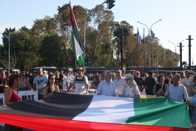 Διαδηλώσεις έξω από τη ΔΕΘ: Ακρίβεια, στεγαστικό και Γάζα στην πρώτη γραμμή [εικόνες - βίντεο]