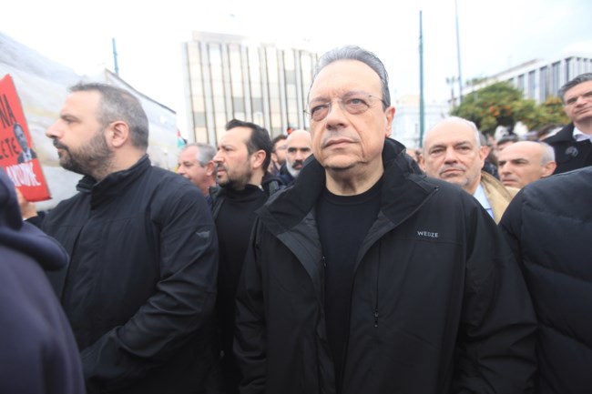 Φάμελλος: Οι Έλληνες και οι Ελληνίδες ψάχνουν να βρουν το δίκιο τους για το έγκλημα των Τεμπών