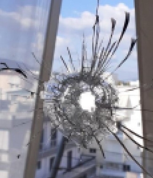 Κορωπί: 29χρονος συνελήφθη για άσκοπους πυροβολισμούς κατά την αλλαγή του χρόνου - Σφαίρα καρφώθηκε σε διπλανό σπίτι