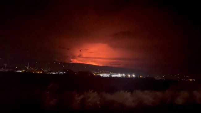 Χαβάη: Εξερράγη το ηφαίστειο Μάουνα Λόα - Το μεγαλύτερο ενεργό στον κόσμο [Εικόνες - Βίντεο]