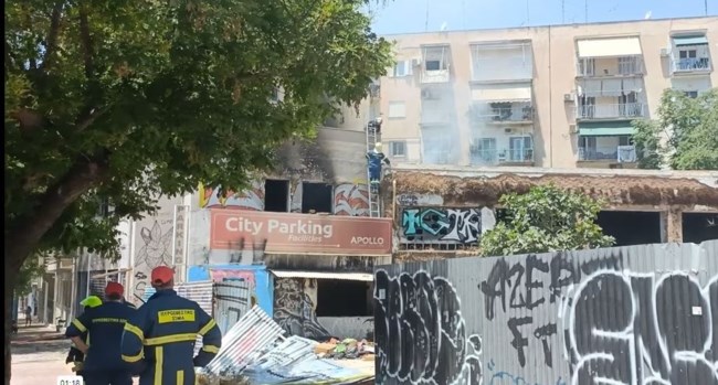 Φωτιά στο κέντρο της Αθήνας: Στις φλόγες κτίριο στην Ευελπίδων - Αποκαταστάθηκε η κυκλοφορία