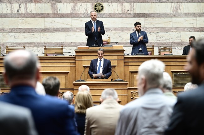 "Τελείωσε το μένουμε σπίτι": Τι κρύβεται πίσω από την "εξέγερση" των βουλευτών της ΝΔ - Αμηχανία στην κυβέρνηση