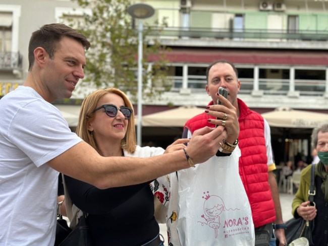 Κασσελάκης από Καλαμάτα: Οι πολιτικοί πρέπει να είναι μέσα στην κοινωνία χωρίς προειδοποίηση