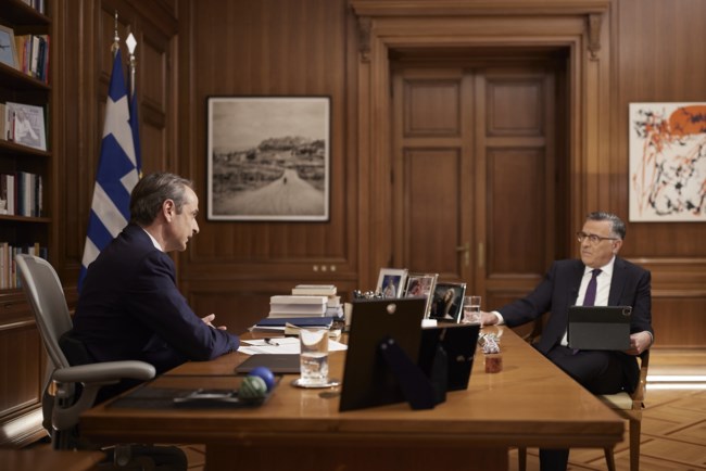 Μητσοτάκης για ομόφυλα ζευγάρια: Νομοθετούμε την ισότητα στο γάμο - Όχι στην παρένθετη μητέρα - Οχι σε κομματική πειθαρχία