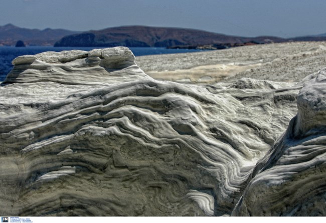 Μπλόκο στην ανέγερση ξενοδοχείου στο Σαρακήνικο της Μήλου - Σταματούν οι εργασίες, ελέγχεται η οικοδομική άδεια