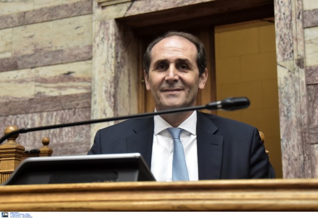 Απόστολος Βεσυρόπουλος: Πέθανε χωρίς απινιδωτή ο άνθρωπος που συνέβαλε στην αύξησή τους - Το Σάββατο το "τελευταίο αντίο"