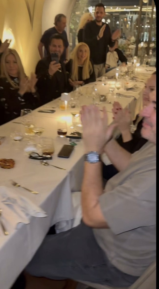 Μαριάννα Λάτση: Χαμογελαστή στο dinner γενεθλίων του Γιώργου Ντάβλα