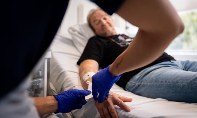 Ο ΠΡΩΤΟΣ ΑΝΘΡΩΠΟΣ ΠΟΥ ΕΚΑΝΕ ΤΟ ΕΜΒΟΛΙΟ ΓΙΑ ΤΟΝ ΚΑΡΚΙΝΟ ΤΟΥ ΠΝΕΥΜΟΝΑ