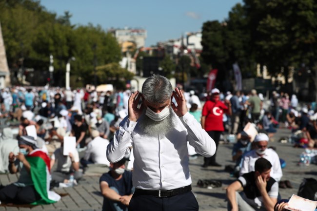 LIVE - Η Αγιά Σοφιά ως τζαμί: Παρουσία Ερντογάν η πρώτη προσευχή - Χιλιάδες μουσουλμάνοι απέξω