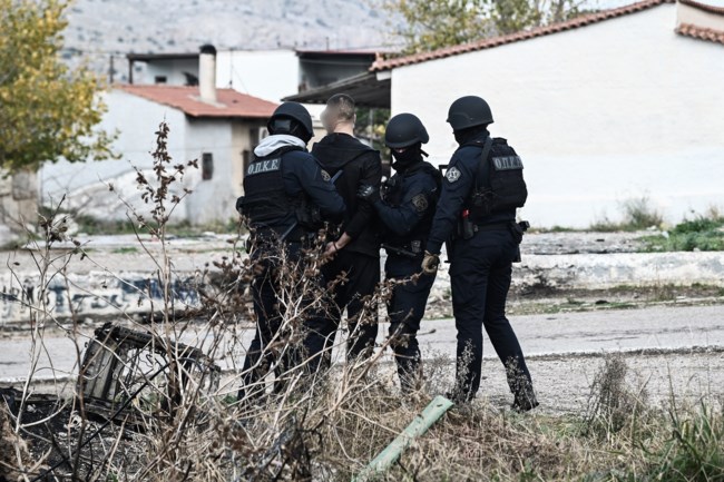 Έφοδοι της ΕΛΑΣ σε καταυλισμούς Ρομά στη Δυτική Αττική: Έξι συλλήψεις και 15 προσαγωγές [εικόνες-βίντεο]