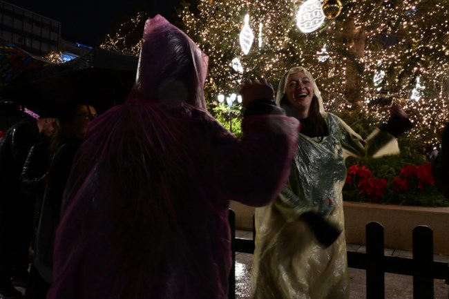 ΦΩΤΑΓΩΓΗΣΗ ΧΡΙΣΤΟΥΓΕΝΝΙΑΤΙΚΟ ΔΕΝΤΡΟ ΣΥΝΤΑΓΜΑ