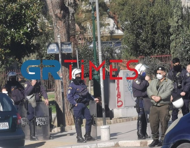 ΣΥΓΚΕΝΤΡΩΣΗ ΓΙΑ ΚΟΥΦΟΝΤΙΝΑ