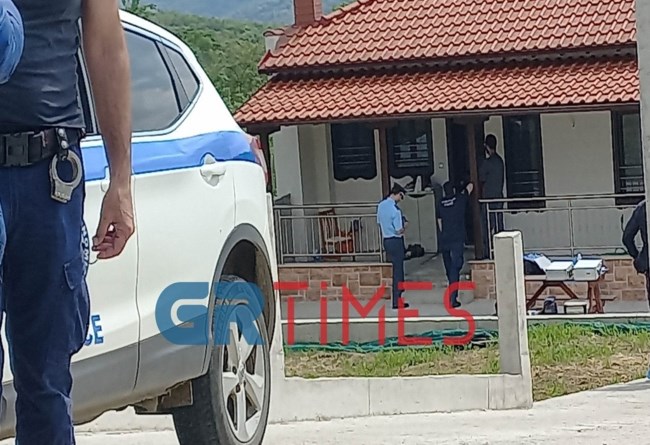 Χαλκιδική: Στο παιδικό δωμάτιο με τέσσερις σφαίρες η 39χρονη - Σε αίματα πατούσε ο 8χρονος [εικόνες-βίντεο]