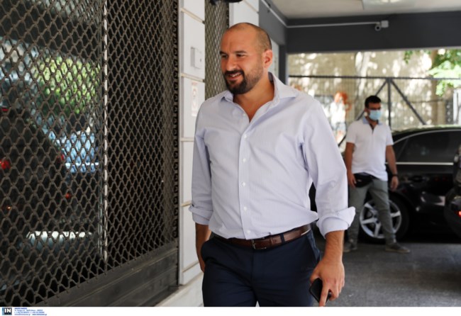 ΣΥΡΙΖΑ: Αναβάλλεται το συνέδριο - Ομόφωνα δεκτή η πρόταση Τσίπρα για "αναδιάταξη δυνάμεων"