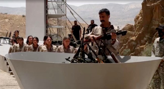 PKK: Άρχισε ο αφοπλισμός της οργάνωσης - Τελετή στη Σουλαϊμανίγια του Ιράκ