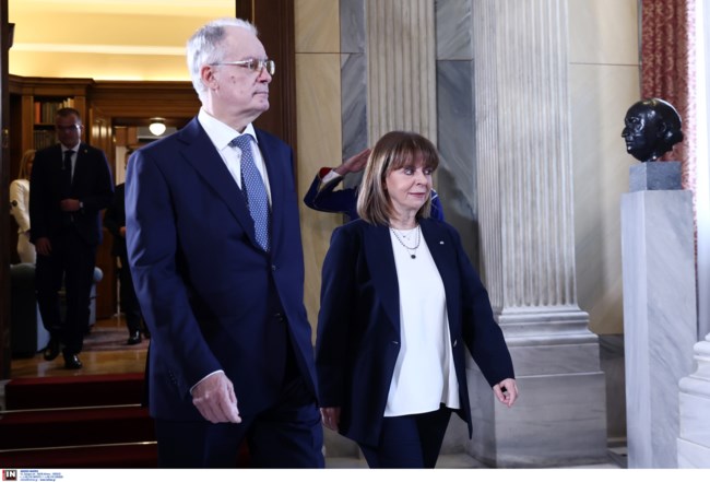 Η αναχώρηση της Κατερίνας Σακελλαροπούλου από το Προεδρικό Μέγαρο