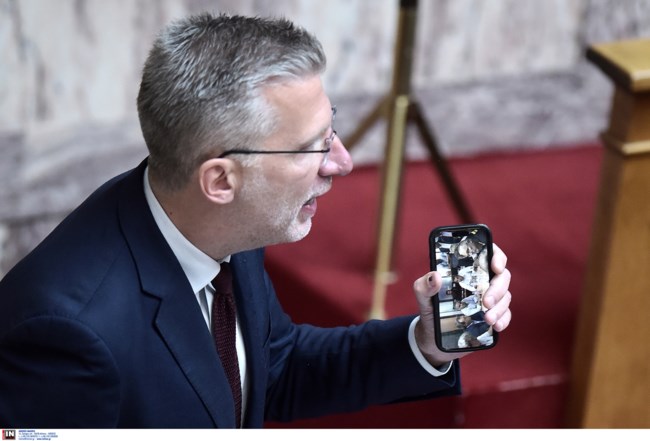 Ράπισμα της "Καθημερινής" σε Σκέρτσο και Γεωργιάδη: "Πολιτικά ανόητο να χρησιμοποιείται το Μάτι ως άλλοθι για τα Τέμπη"