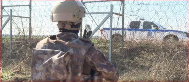Ηλεκτρισμένη ατμόσφαιρα στον Έβρο: Πρόσωπο με πρόσωπο πλέον έλληνες και τούρκοι στρατιώτες - Βίντεο