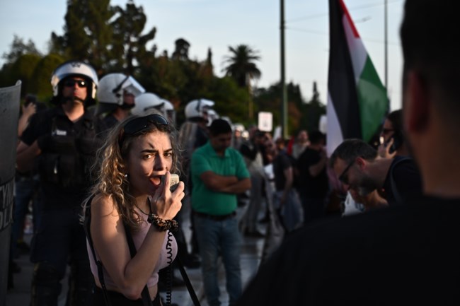 Μεγάλη συγκέντρωση αλληλεγγύης για την Παλαιστίνη στο Σύνταγμα [Εικόνες - βίντεο]