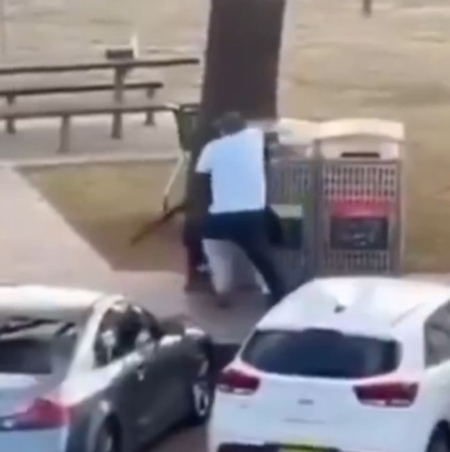 Αυστραλία: Μάζεψαν ένα εκατ. δολάρια για τον ήρωα που αφόπλισε τον τρομοκράτη - "Θα πεθάνω αλλά έσωσα ζωές"