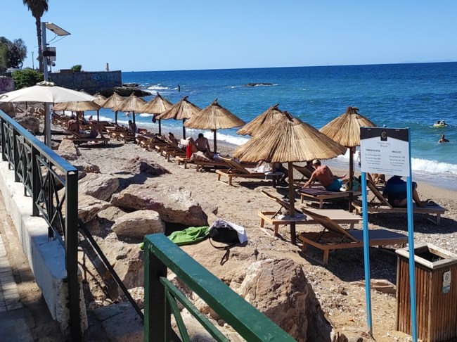 Ξεκινούν οι έλεγχοι στις παραλίες για αυθαιρεσίες - Πρόστιμα έως 60.000 ευρώ και "λουκέτο" σε επιχειρήσεις