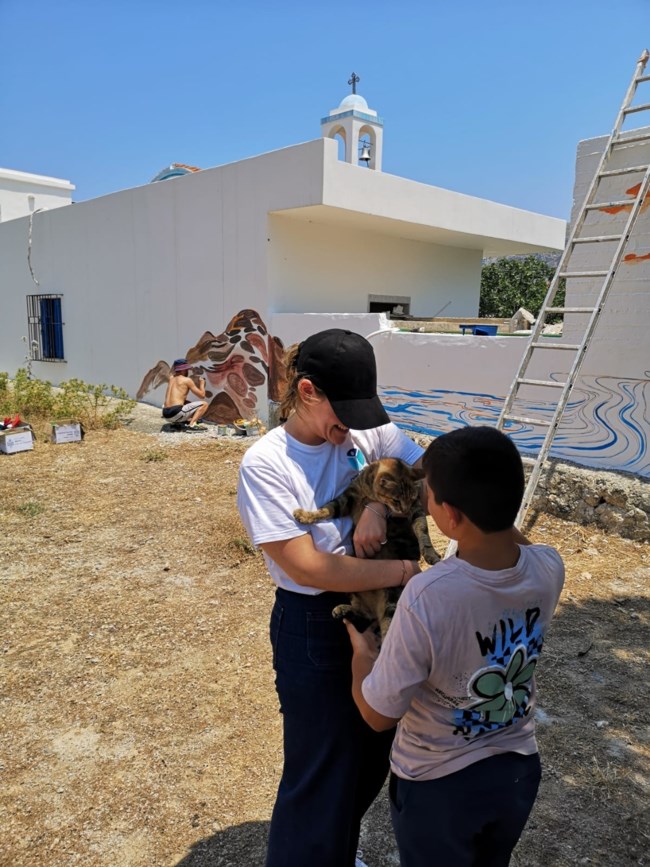 Το δημοτικό σχολείο Τελένδου κλείνει 80 χρόνια: Εχει μόνο ένα μαθητή, τον μικρό Σάββα - Η στήριξη από το Ιδρυμα Χατζηγάκη
