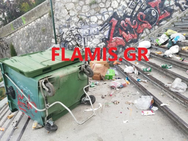 Πάτρα: Υπάιθριο κορονο-πάρτι και "βανδαλισμοί" στις σκάλες της Αγίου Νικολάου [Εικόνες]