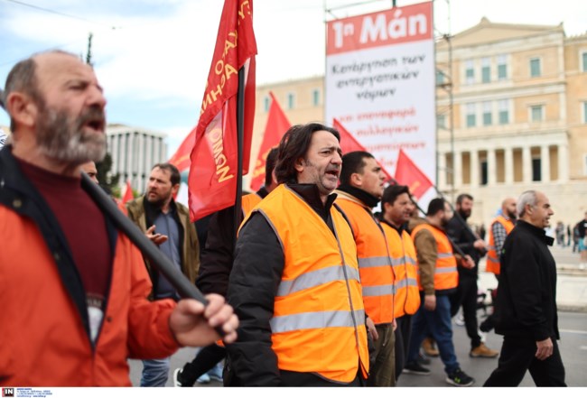 Πρωτομαγιά: Μαζική η συμμετοχή στις απεργιακές συγκεντρώσεις στο κέντρο της Αθήνας [εικόνες - βίντεο]