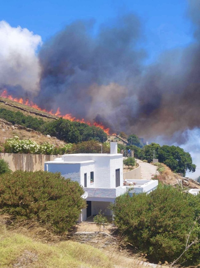Πύρινα μέτωπα: Βελτιωμένη η εικόνα στην Κερατέα - Μήνυμα 112, ισχυρές δυνάμεις και εκτροπή κυκλοφορίας