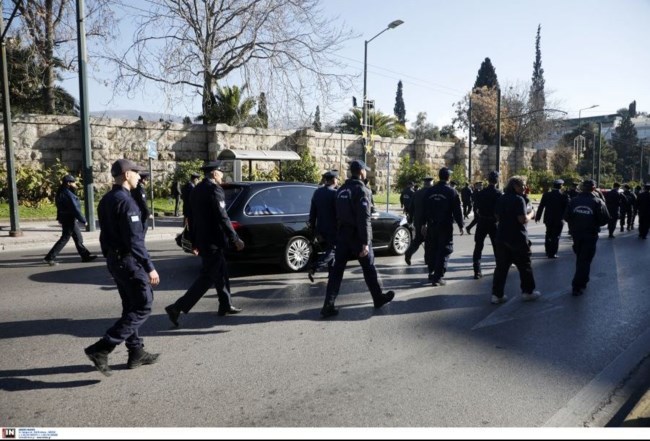 Στην Καλλιρρόης η πομπή προς το Α' Νεκροταφείο