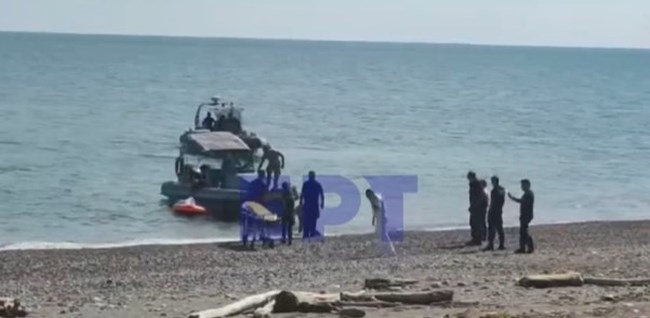 Καρέ καρέ η επιχείρηση ανάσυρσης της σορού του πιλότου από τα 52 μέτρα βάθος μέχρι την ακτή