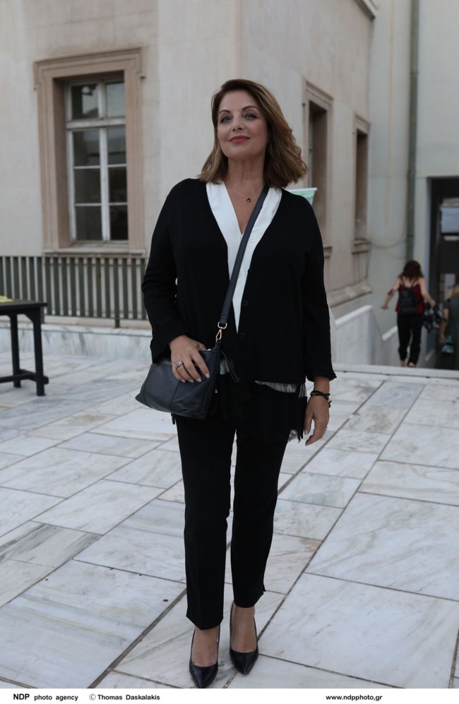 Πανέμορφη με νέο hairlook η Άντζελα Γκερέκου: Τέλος τα μακριά μαλλιά - Η αλλαγή που έκανε