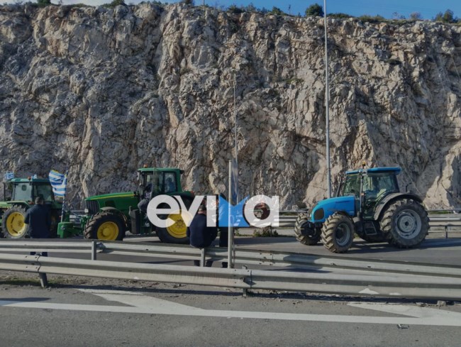 Αγροτικά μπλόκα: Πού παραμένουν τα τρακτέρ - Αποσύρονται από τους παραδρόμους - "Κίνηση καλής θέλησης"