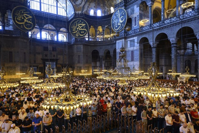 Προκαλεί ξανά ο Ερντογάν για την Αγια-Σοφιά: "Πριν από πέντε χρόνια σπάσαμε τις αλυσίδες"