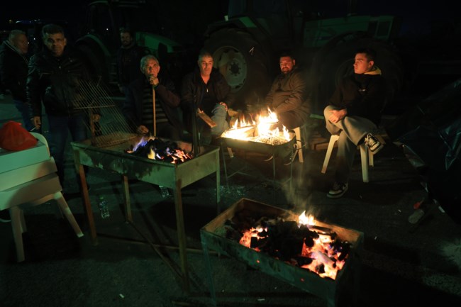 ΑΓΡΟΤΕΣ ΜΠΛΟΚΑ