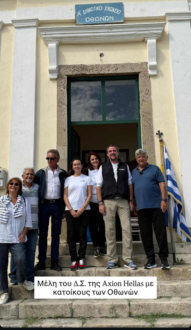 O Νικόλαος στους Οθωνούς με τους κατοίκους του νησιού - Στο δυτικότερο σημείο της Ελλάδας