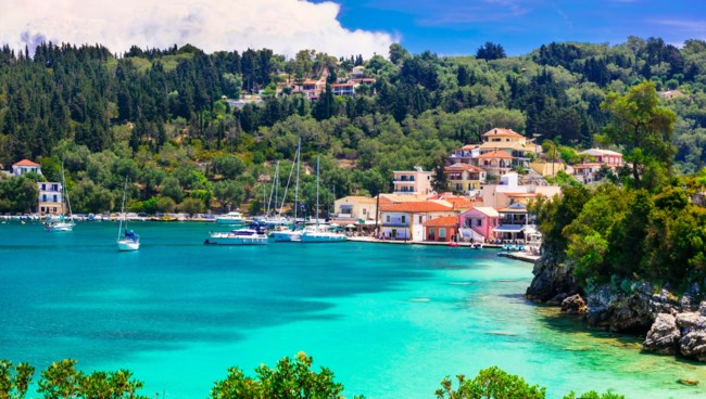 Πώς οι Παξοί εκτοξεύθηκαν στον τουριστικό χάρτη λόγω Maestro - "Must" αξιοθέατο το... σπίτι του Παπακαλιάτη