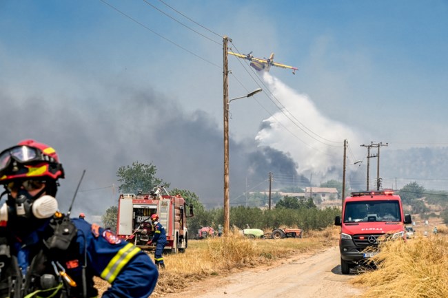 Φωτιά στην Αργολίδα: Σε πύρινο κλοιό το Φίχτι - Κάηκαν σπίτια