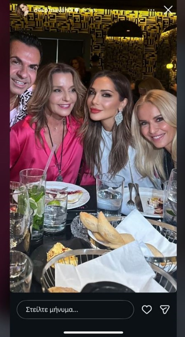 Δέσποινα Βανδή: Σε γιορτινό dinner σε εστιατόριο στο Ψυχικό