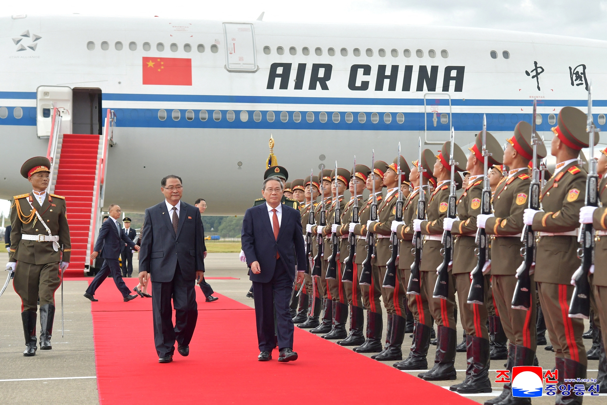 ΒΟΡΕΙΑ ΚΟΡΕΑ ΣΤΡΑΤΙΩΤΙΚΗ ΠΑΡΕΛΑΣΗ