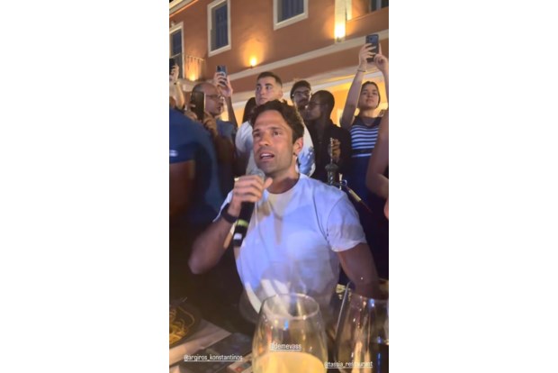 Σήλια Κριθαριώτη: Η εμφάνιση στο dinner πάρτι στην Κεφαλονιά για την επέτειο γάμου του Έρικ και της Δήμητρας Βασιλάτου
