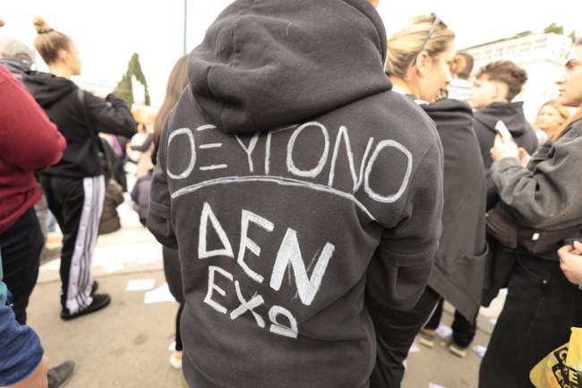 Πλημμύρισε με κόσμο το Σύνταγμα