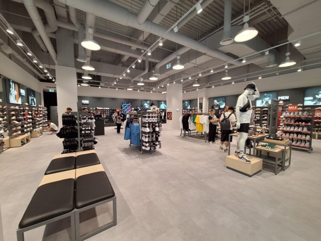FOOT LOCKER