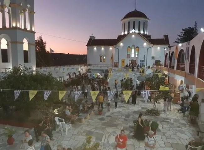 Κρήτη: Κοσμοσυρροή πιστών στην Αγία Μαρίνα - Περπατούν χιλιόμετρα εκπληρώνοντας κάποιο τάμα