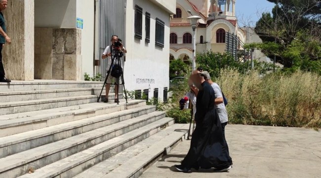 Αγρίνιο: Αυτός είναι ο 49χρονος ιερέας που κατηγορείται για βιασμό ανήλικης και παιδική πορνογραφία {Εικόνες-Βίντεο]