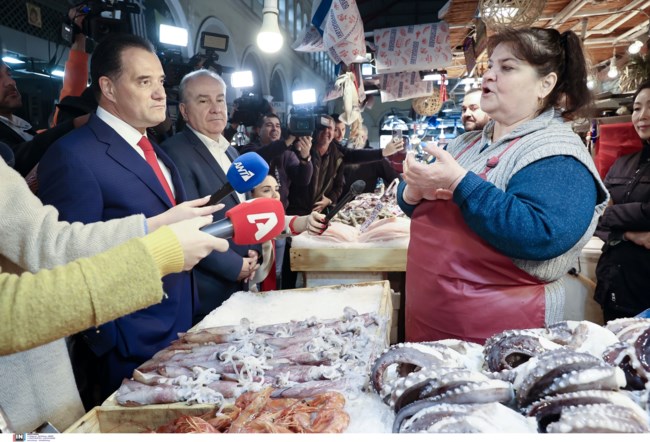 Αυτοψία Γεωργιάδη στην Βαρβάκειο Αγορά με τσίπουρο και θαλασσινά: Μειωμένες οι τιμές σε σχέση με πέρυσι